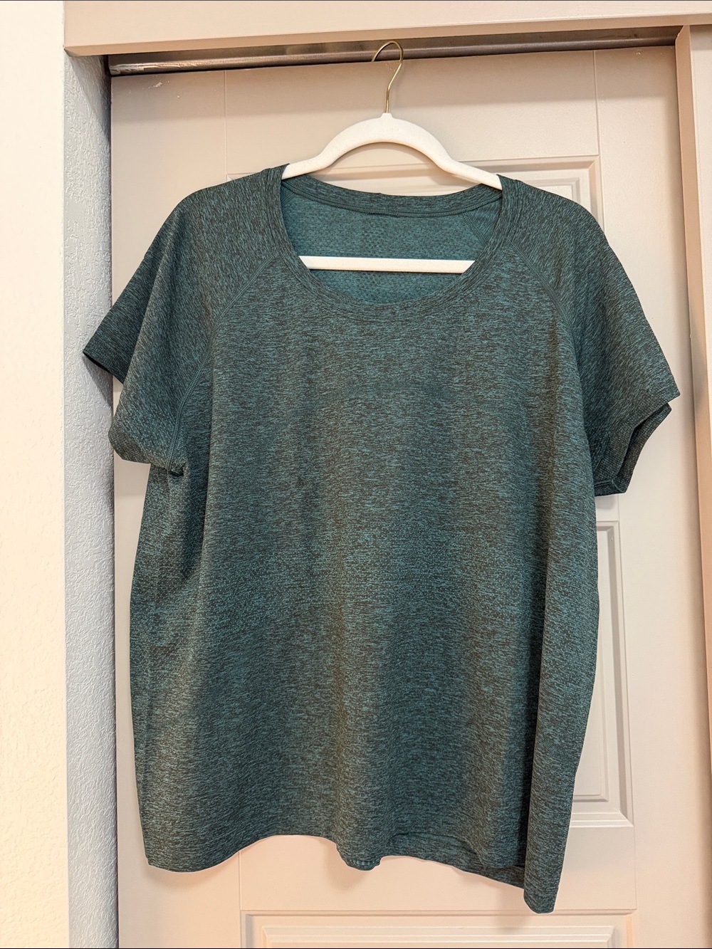 Lululemon Women’s Swiftly Short Sleeve